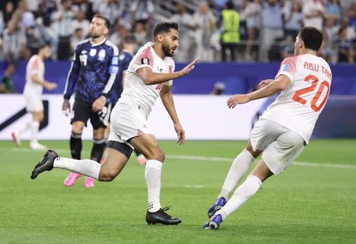  Mousa Tamari rút ngắn tỉ số cho Jordan 