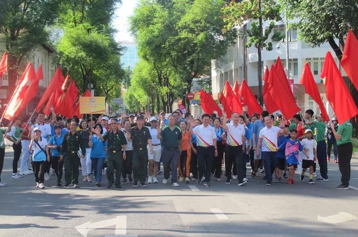 Đoàn đi bộ về đích an toàn, thành công