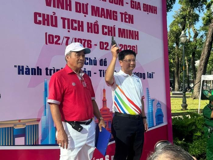 Phó Chủ tịch UBND TP HCM Nguyễn Mạnh Cường bắn súng lệnh khai mạc