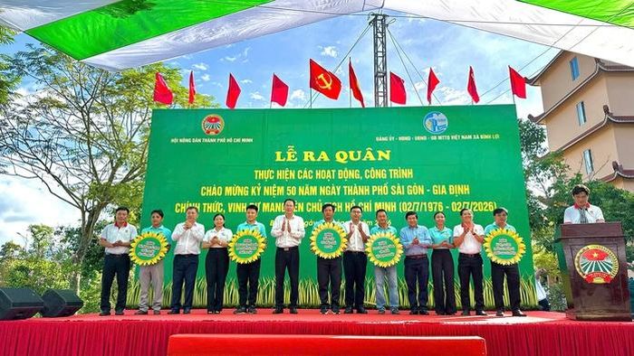 Hội viên nông dân tham gia phát động mô hình “Nông dân nói không với ma túy” với cam kết “5 không với ma túy”