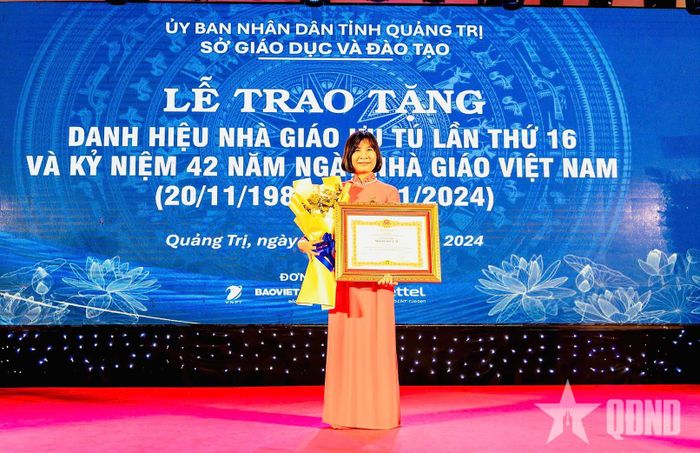 Cô Hồ Thị Tuyết tại Lễ trao tặng danh hiệu Nhà giáo Ưu tú. Ảnh do nhân vật cung cấp