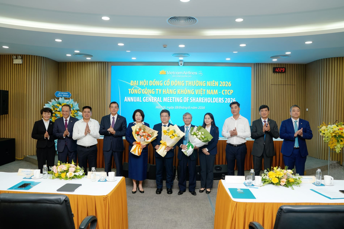  Đại hội chúc mừng các thành viên Hội đồng quản trị và Ban Kiểm soát.