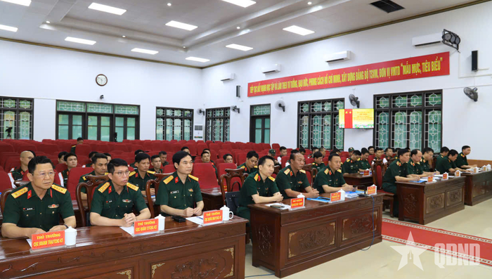  Các đại biểu dự buổi gặp mặt. 
