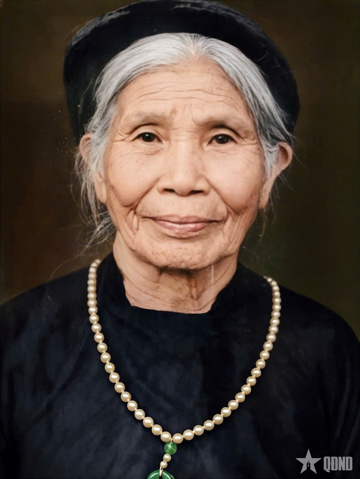 Chân dung Bà mẹ Việt Nam Anh hùng Trần Thị Xuân. Ảnh đã qua phục chế