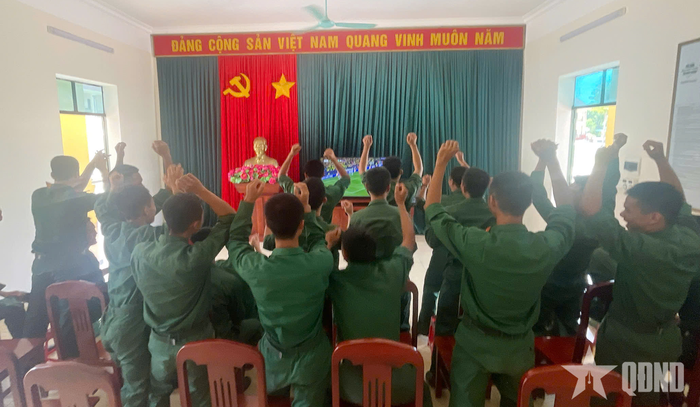  Những bàn thắng được ghi khiến phòng sinh hoạt chung ở đơn vị trở nên náo nhiệt.