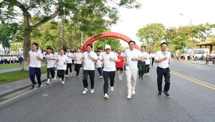 Chương trình có sự tham gia của nhiều lãnh đạo TP Huế.