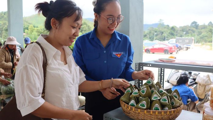  Sâm dây được dùng chế biến làm bánh. Ảnh: HỮU PHÚC 