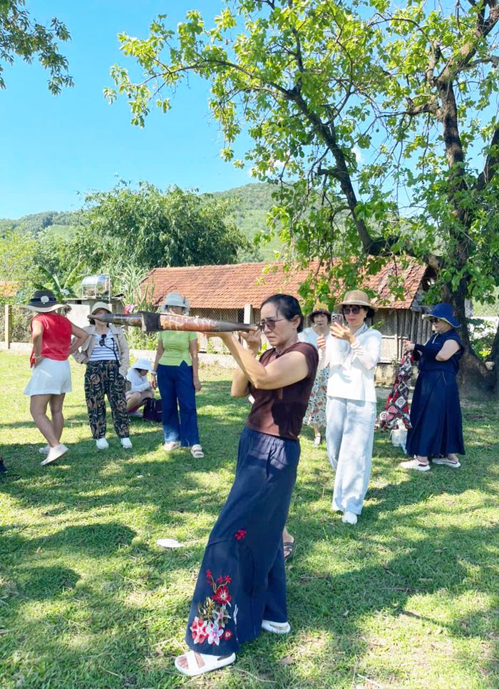  Trải nghiệm văn hóa bắn nỏ 