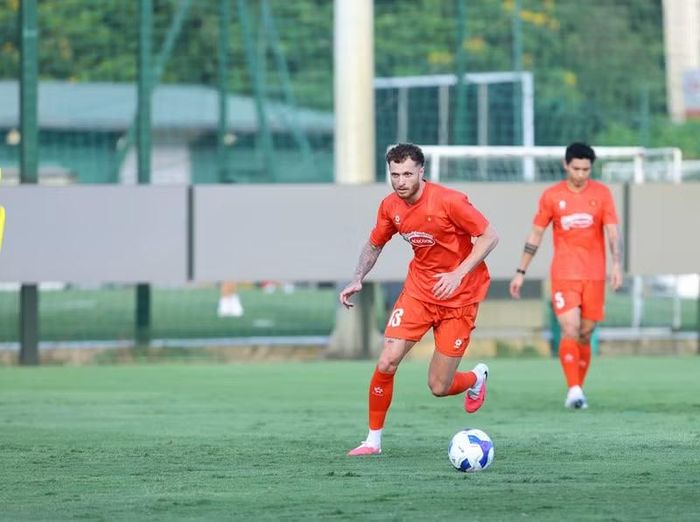 Nhận xét về tân binh Nguyễn Tài Lộc, Xuân Son cho rằng: “Tài Lộc đã nỗ lực rất nhiều để có được ngày hôm nay. Ảnh: VFF.