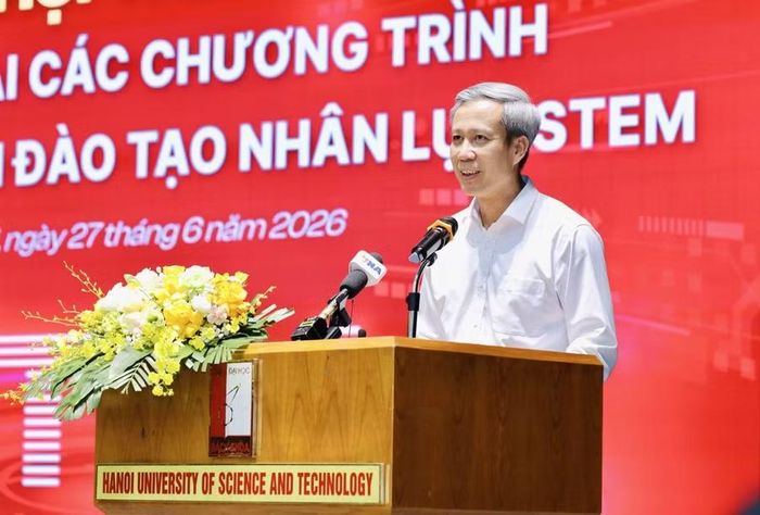GS.TS Lê Anh Tuấn, Giám đốc Đại học Bách khoa Hà Nội phát biểu tại hội thảo.