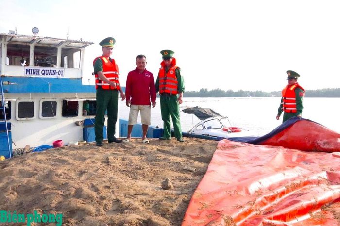 Phương tiện vận chuyển khoảng 300m3 cát bị lực lượng tuần tra của Hải đoàn Biên phòng 28 bắt giữ, xử lý theo quy định. Ảnh: Phú Lộc