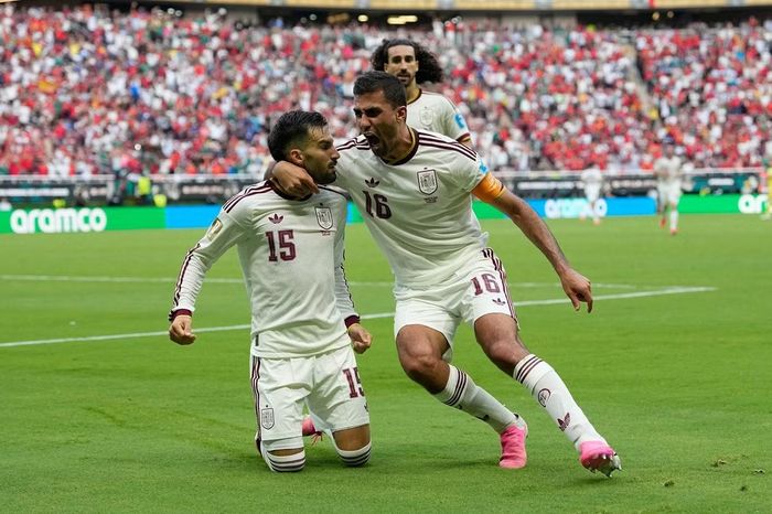  Tây Ban Nha có nhiều thay đổi ở đội hình vẫn thắng Uruguay 1-0 trong trận cuối vòng bảng World Cup 2026. 