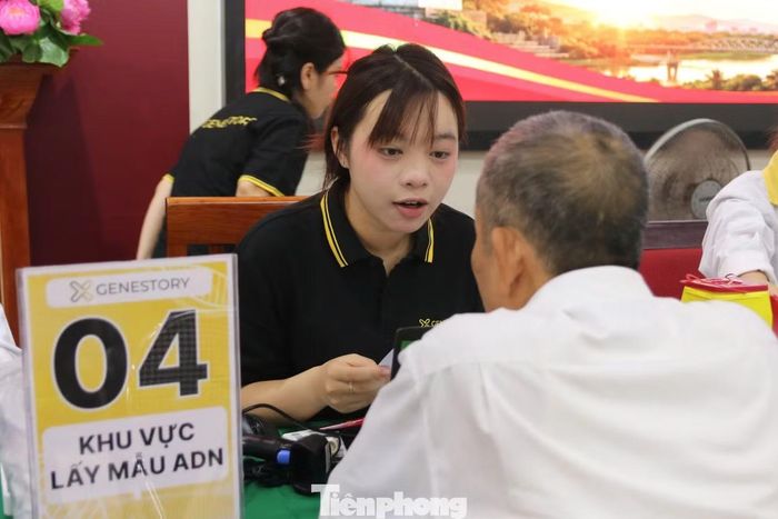  Việc thu nhận mẫu được thực hiện theo quy trình nghiêm ngặt. 