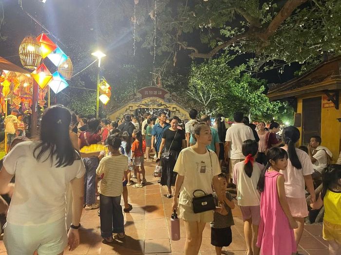 Ngày 29/7 sẽ là ngày cuối cùng của chuỗi hoạt động Chợ quê ngày hội, với điểm nhấn là không gian ẩm thực chay thanh tịnh, để lại nhiều dư âm đẹp trong lòng du khách về một không gian văn hóa làng quê mộc mạc, bình yên nhưng cũng không kém phần rộn rã.