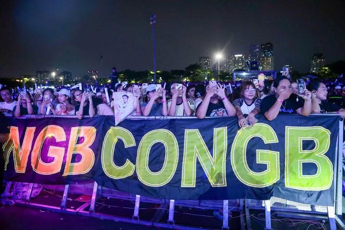 Khép lại phần trình diễn, CONGB gửi lời chào trong tiếng cổ vũ không ngớt từ FC UniCONGB. Nhiều người nán lại hò reo, gọi tên nam ca sĩ sau khi anh rời sân khấu. Màn biểu diễn của CONGB là một trong những tiết mục nhận được sự hưởng ứng cuồng nhiệt nhất tại concert Thanh xuân, góp phần tạo nên bầu không khí sôi động của đêm nhạc quy tụ hơn 20.000 khán giả.