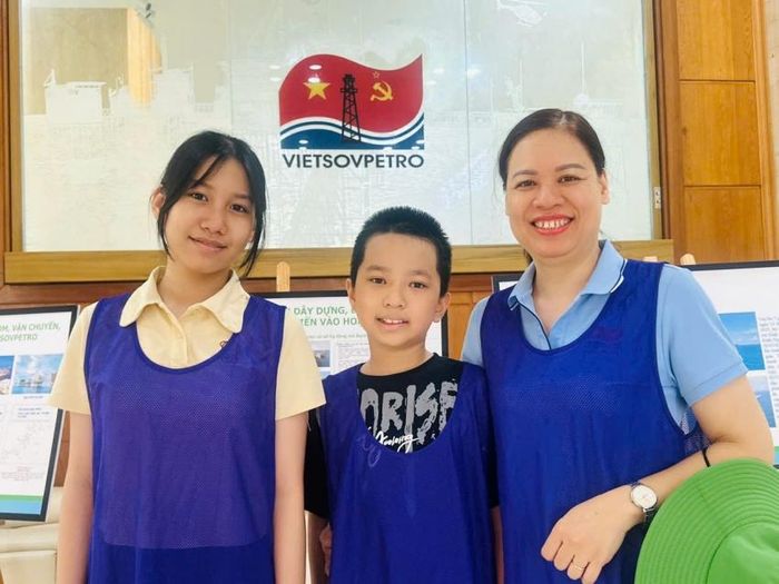 Gia đình người lao động Vietsovpetro tại ngày hội.