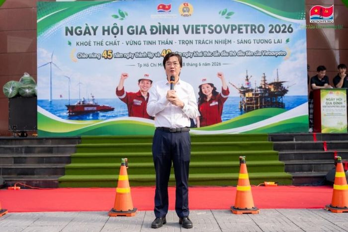 Đồng chí Nguyễn Mạnh Kha - Chủ tịch Công đoàn Petrovietnam đánh giá cao ý nghĩa của ngày hội trong việc chăm lo đời sống người lao động.