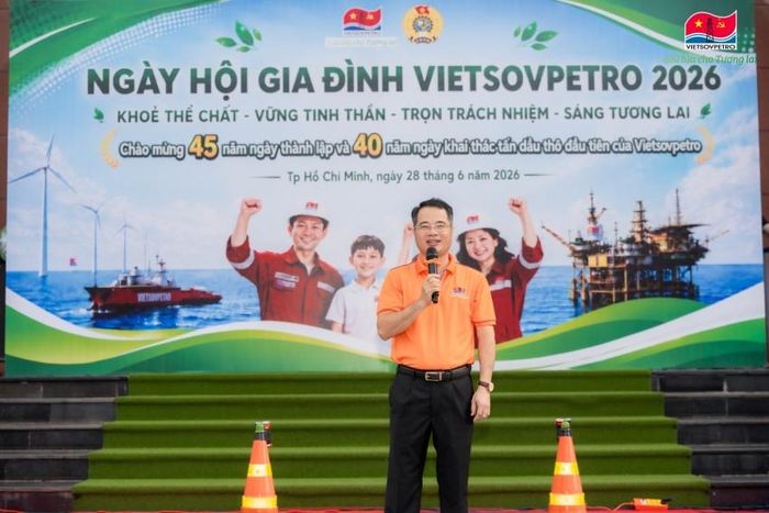Đồng chí Hoàng Phúc Long - Chủ tịch Công đoàn Vietsovpetro phát biểu khai mạc ngày hội.