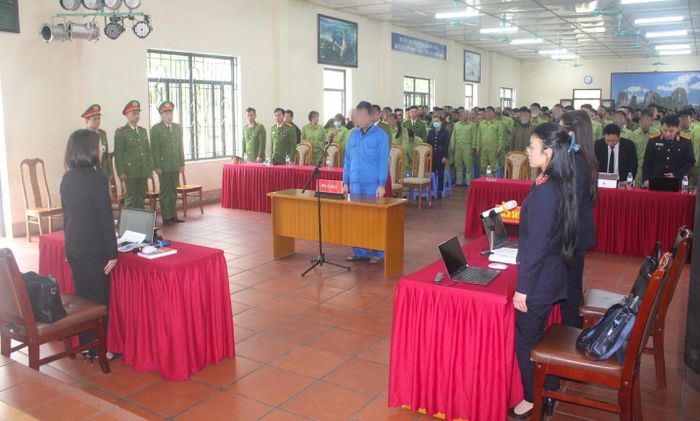 Đưa phiên tòa vào Cơ sở cai nghiện - bài học pháp luật về sử dụng trái phép chất ma túy.