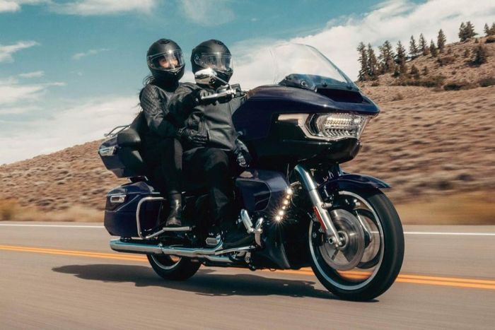 Harley-Davidson Road Glide và Street Glide là hai mẫu touring cruiser tiêu biểu nhất cho mục đích du lịch đường dài. Ảnh: Harley-Davidson