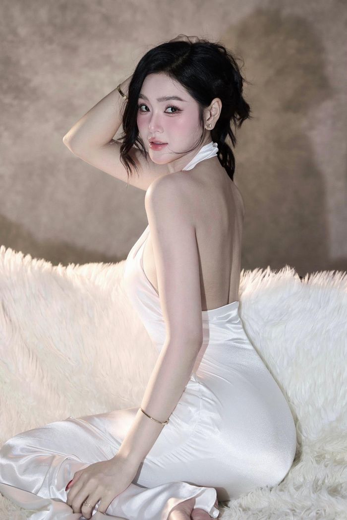  Nữ diễn viên cho biết vai diễn của cô không xuyên suốt từ đầu đến cuối phim nên khán giả đồn đoán với việc lộ thân thế là công an chìm khá sớm, rất có thể Sương sẽ hết vai sớm khi bị Lê Trường phát hiện. 