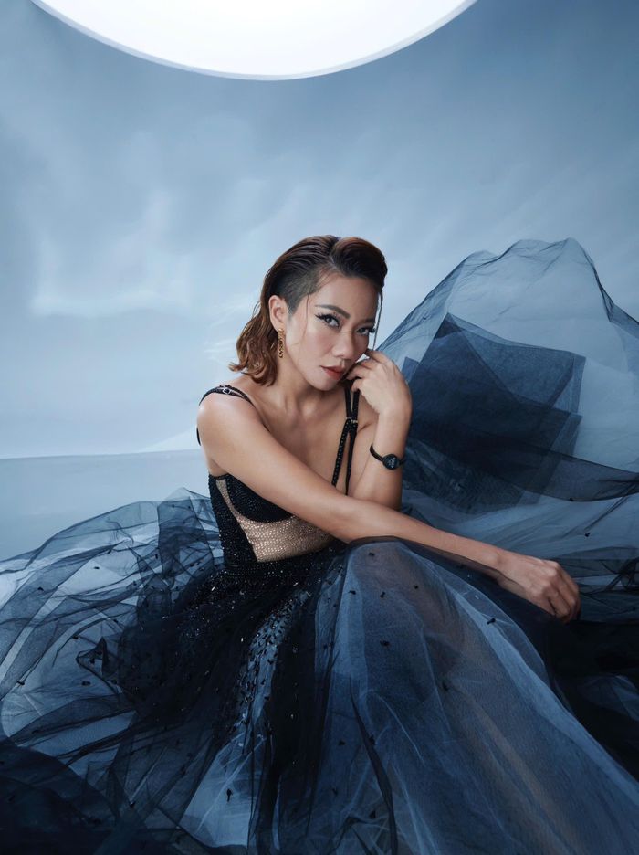 Diva Hà Trần.