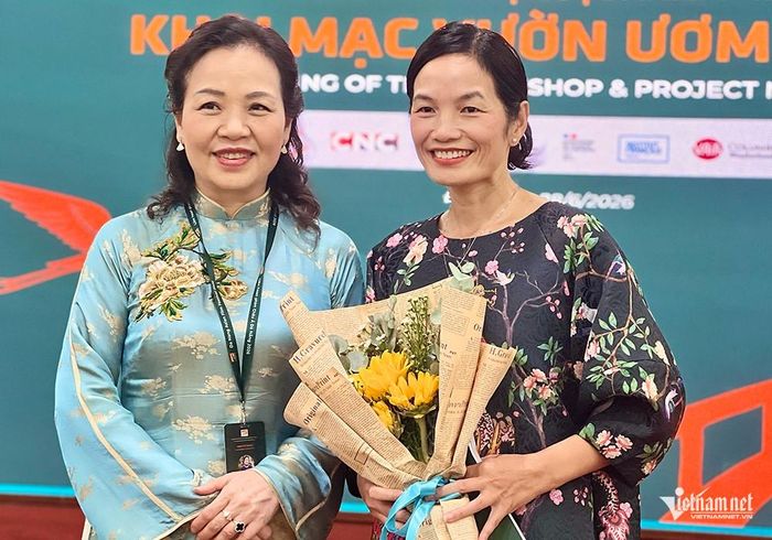 Bà Ngô Phương Lan và nhà sản xuất Trần Thị Bích Ngọc - phụ trách "Vườn ươm dự án" của LHP.