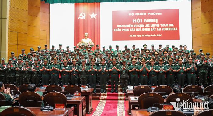 Lãnh đạo Quân ủy Trung ương, Bộ Quốc phòng cùng cán bộ, chiến sĩ tham gia nhiệm vụ cứu hộ động đất tại Venezuela