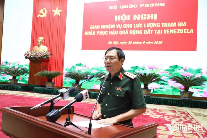 Đại tướng Nguyễn Tân Cương phát biểu giao nhiệm vụ