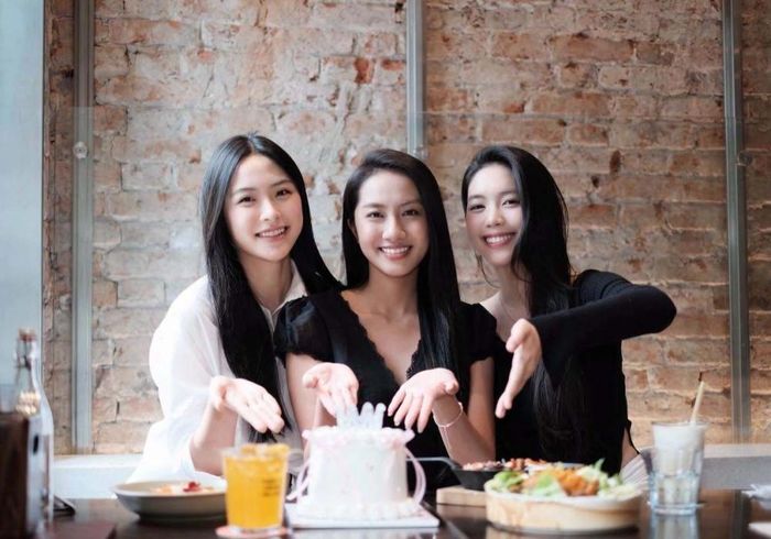 Bộ ba Hoa hậu Việt Nam 2024 gồm á hậu Vân Nhi, hoa hậu Hà Trúc Linh và á hậu Châu Anh kỷ niệm 1 năm đăng quang. 
