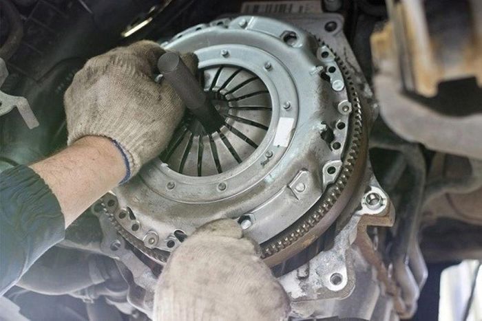 Chi phí thay thế bộ ly hợp dao động từ vài triệu cho đến hơn chục triệu đồng. Ảnh: Shop oto