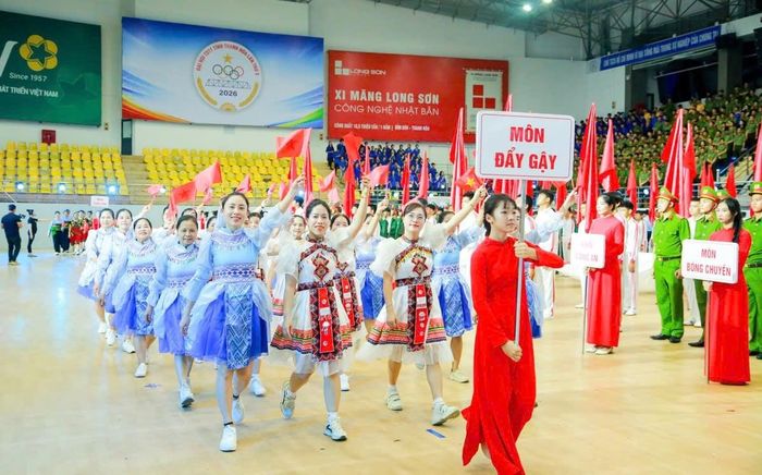 Diễu hành biểu dương lực lượng tại lễ khai mạc đại hội