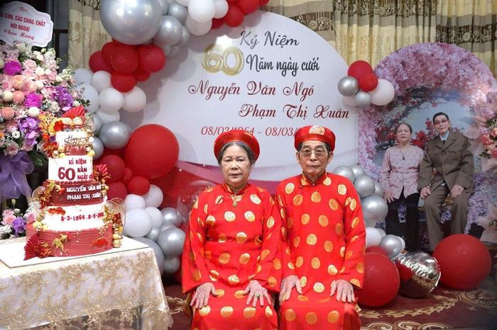 Gia đình ông Nguyễn Văn Ngó và bà Phạm Thị Xuân ở phường Phú Diễn (TP. Hà Nội) được nhiều người biết đến bởi cuộc hôn nhân bền chặt kéo dài hơn sáu thập kỷ.