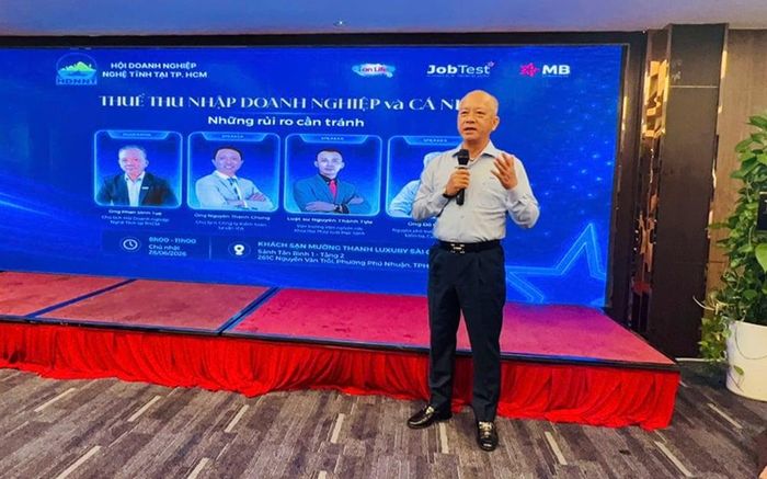 Ông Phan Đình Tuệ - Chủ tịch Hội Doanh nghiệp Nghệ Tĩnh tại TP.HCM phát biểu khai mạc.