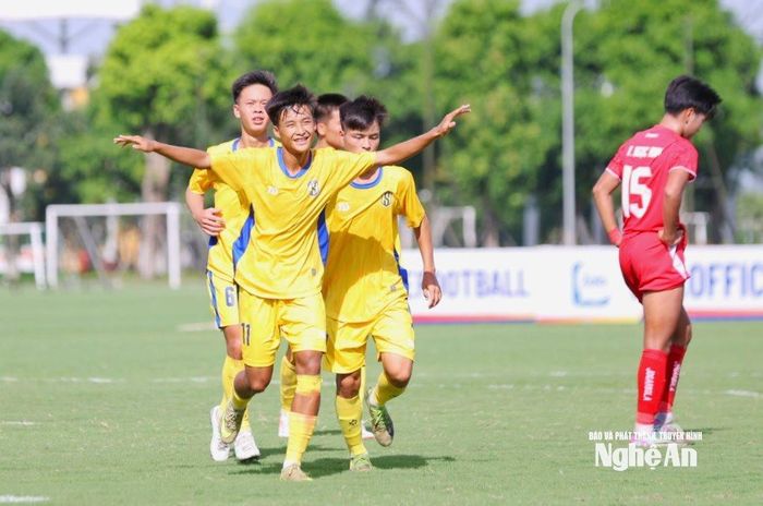 U17 SLNA đang nắm lợi thế lớn sau lượt đi. Ảnh: Đức Anh