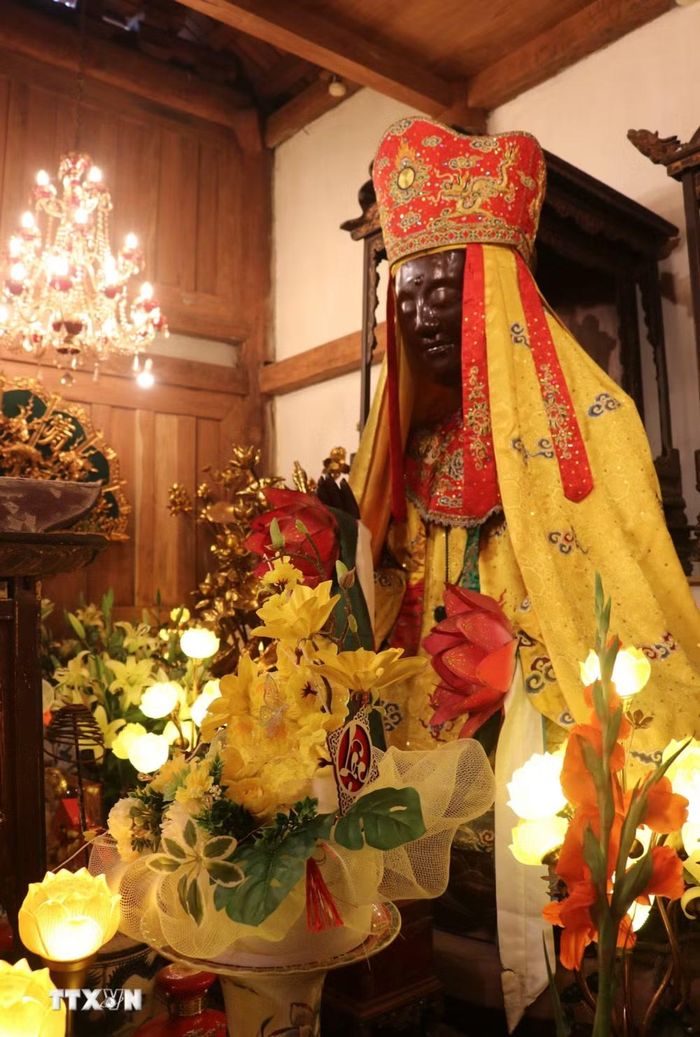 Pho tượng có niên đại thế kỷ 18, đến nay vẫn còn khá nguyên vẹn. (Ảnh: Thanh Thương/TTXVN)