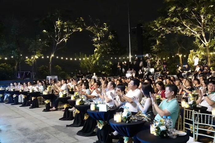 Chương trình thu hút đông đảo khán giả yêu nhạc tại Hà Nội. (Ảnh: CTV/Vietnam+)