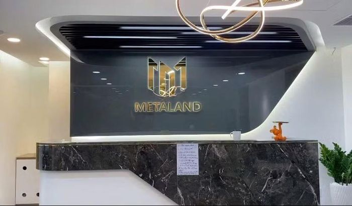 Trụ sở chính của Công ty TNHH Đầu tư Phát triển Metaland tại địa chỉ số 380 Trần Hưng Đạo, phường Chợ Quán, Thành phố Hồ Chí Minh, nơi các đối tượng lợi dụng vỏ bọc doanh nghiệp để phát triển hoạt động lừa đảo quy mô lớn. (Ảnh: PV/Vietnam+)