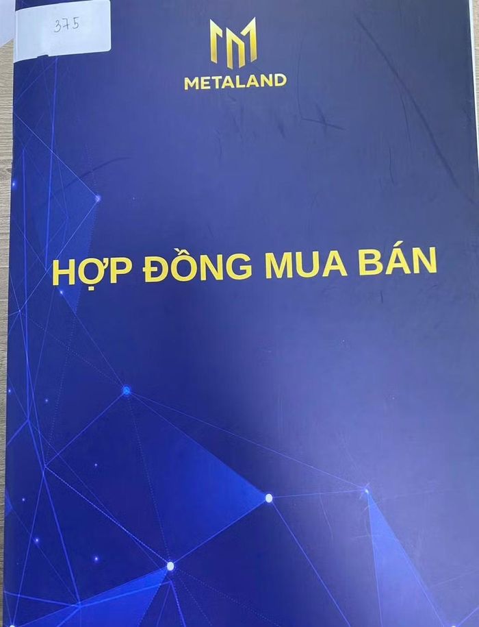 Các tài liệu, hợp đồng mua bán liên quan đến sản phẩm kỳ nghỉ được Cơ quan Cảnh sát điều tra tạm giữ phục vụ công tác củng cố chứng cứ, làm rõ quy trình tiếp cận, tư vấn và ký kết của đường dây tội phạm. (Ảnh: PV/Vietnam+)