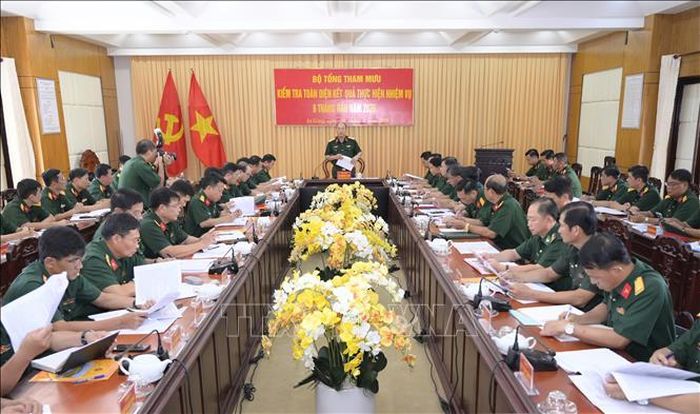 Quang cảnh buổi làm việc.