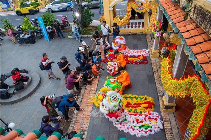 Các giá trị văn hóa truyền thống được người dân gìn giữ, sáng tạo và lan tỏa trên không gian mạng thông qua nhiều hoạt động sáng tác nghệ thuật, góp phần quảng bá hình ảnh, bản sắc văn hóa địa phương đến cộng đồng.