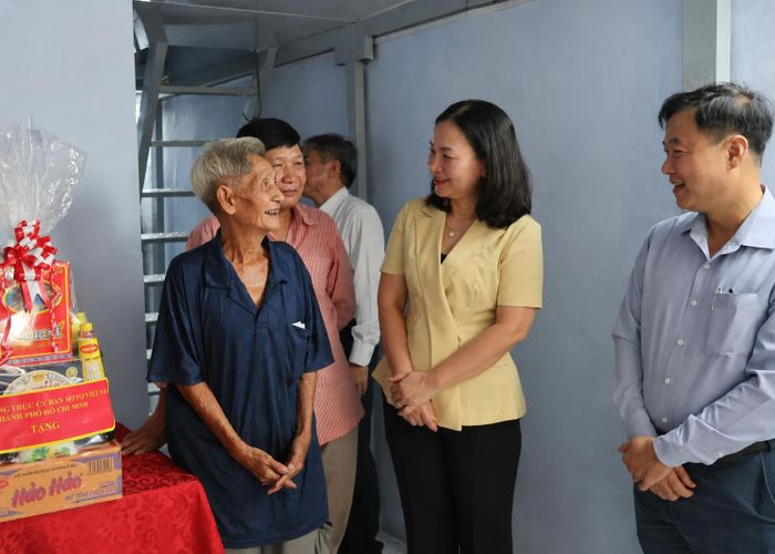 Ông Trịnh Ngưu chia sẻ niềm vui và gửi lời cảm ơn đến các cấp lãnh đạo TP Hồ Chí Minh, địa phương đã quan tâm, hỗ trợ để gia đình ông có thể an cư lập nghiệp trong căn nhà mới.