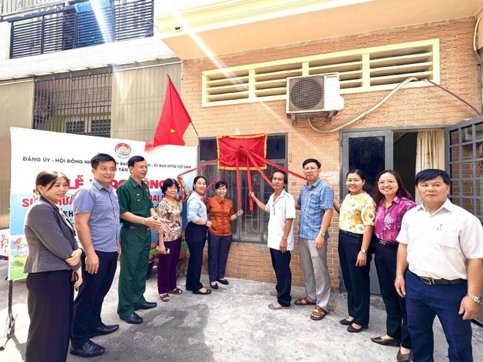 Người dân TP Hồ Chí Minh với niềm vui an cư bên những căn nhà nghĩa tình.