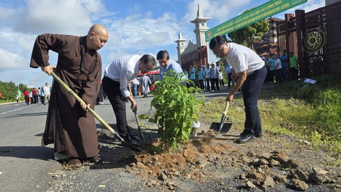 Các công trình "Vườn cây đại đoàn kết" được triển khai đồng loạt tại TP Hồ Chí Minh.