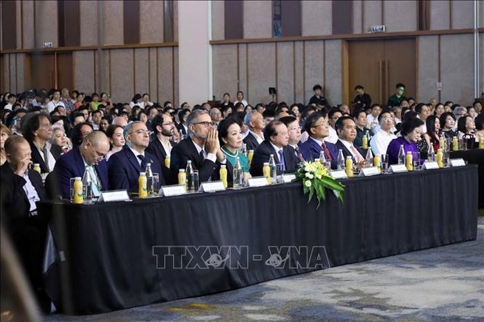 Đại biểu trong nước và quốc tế dự khai mạc Liên hoan phim.