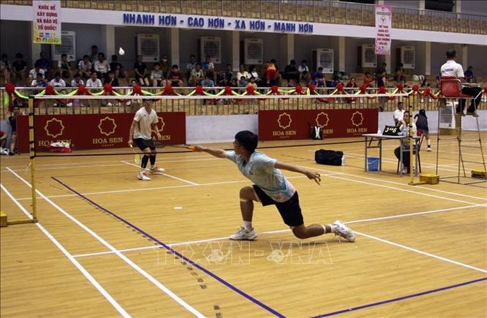 Các vận động viên thi đấu tại Giải cầu lông các câu lạc bộ tỉnh Gia Lai mở rộng. Ảnh: Trịnh Bang Nhiệm/TTXVN