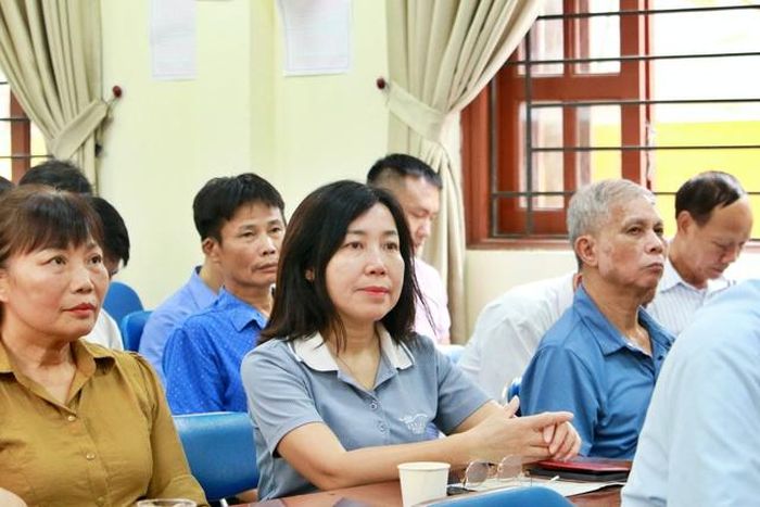 Nhiều nội dung quan trọng của Luật được người dân tập trung lắng nghe.