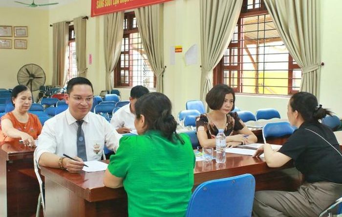 Trong chương trình hội nghị, Hội Luật gia Tp.Hà Nội đã tổ chức tư vấn, trợ giúp pháp lý miễn phí các vấn đề pháp luật người dân quan tâm. 