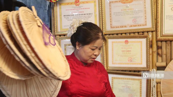 Nghệ nhân Thu Hương móng muốn hình ảnh làng nghề được nhiều du khách trong và ngoài nước biết đến.