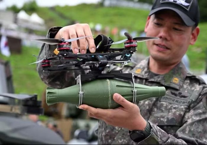 Quân đội Hàn Quốc chủ trương mua sắm các UAV chi phí thấp nội địa để sử dụng trinh sát và tấn công chính xác. Ảnh: Yonhap.